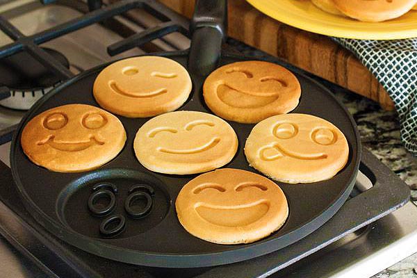 emoji smiley face pancake pan